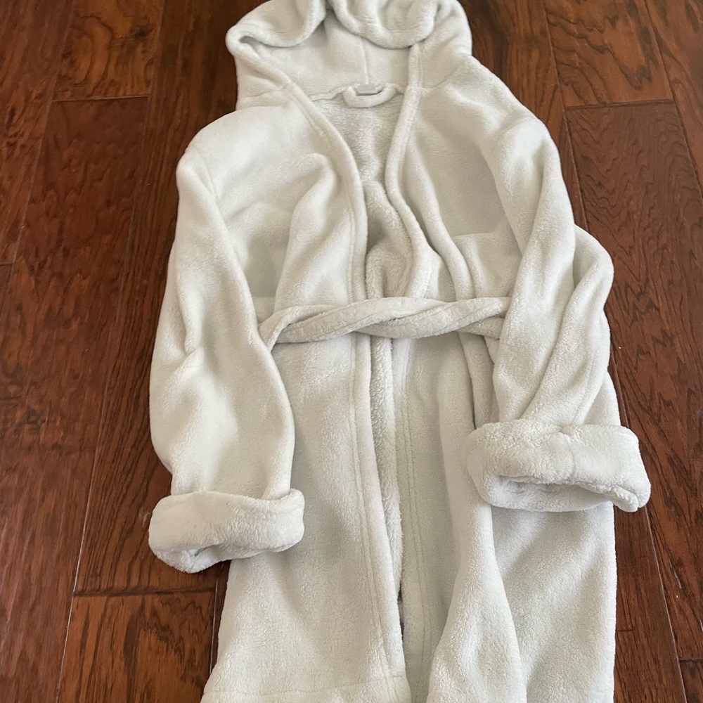 Cozy White Hooded Robe